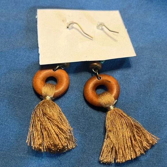 NWT boho dangle earrings - Picture 3 of 4